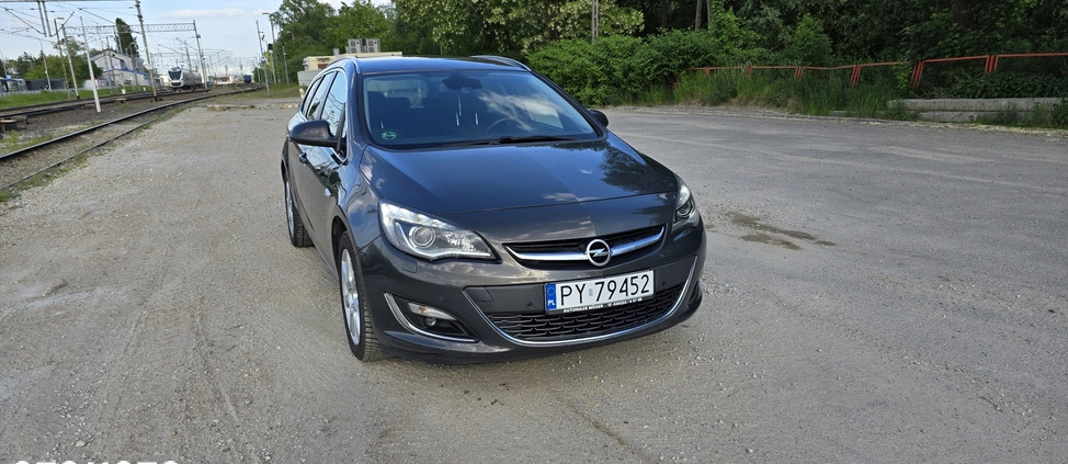 Opel Astra cena 25500 przebieg: 239000, rok produkcji 2014 z Poznań małe 277